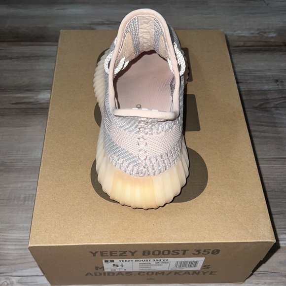 Yeezy Boost 350 V2 Synth Non Reflective - Picture 4 of 12